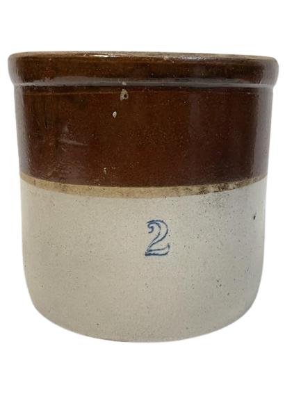 VTG TWO TONE MEDICINE HAT POTTERY CLAY CROCK 9.5": VINTAGE TWO TONE MEDICINE HAT SOUTHWEST STYLE POTTERY CLAY CROCK-9" X 9.5" DIAMETER APPROX-VERY GOOD CONDITIONJR RL 01/19