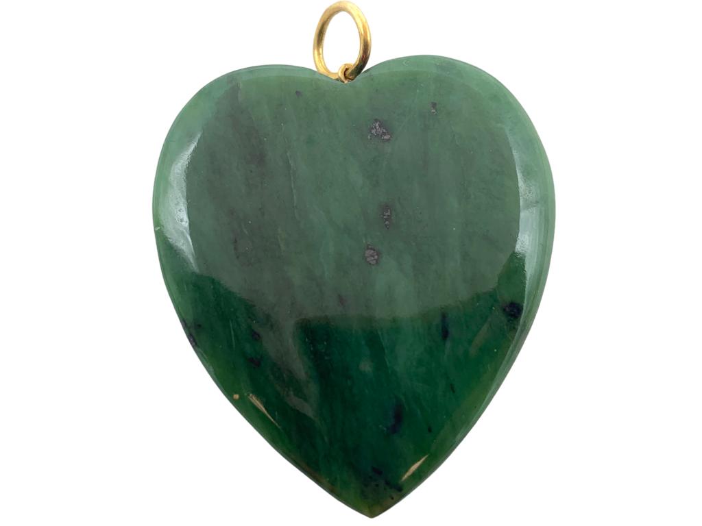 VTG SOLID GREEN JADE HEART PENDANT (1 of 3)