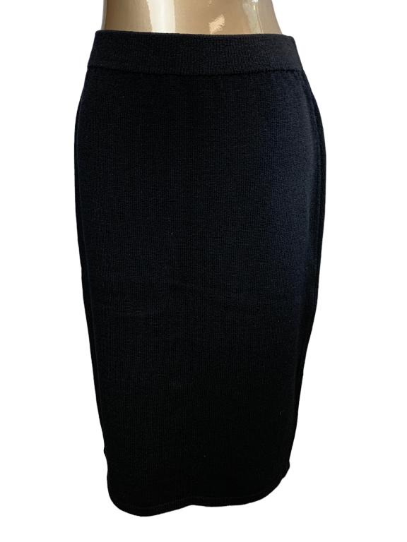 CLASSIC BLACK KNIT SKIRT SIZE 6: -CLASSIC BLACK KNIT SKIRT -SIZE 6-GOOD PREOWNED CONDITION JR 02/21