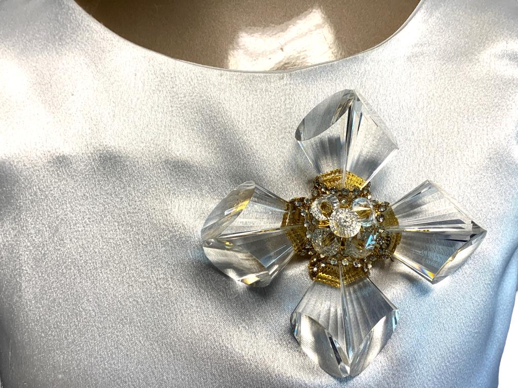 VTG WILLIAM de LILLO GOLD & LUCITE STAR BROOCH (1 of 7)