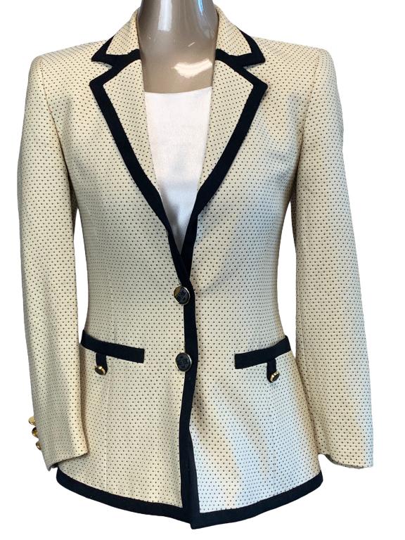 VTG ESCADA BLACK & CREAM BLAZER JACKET SZ 34: VTG ESCADA BLACK & CREAM BLAZER JACKET -SIZE: 34 -SOME WEAR TO BUTTONS PLEASE SEE ALL PHOTOS JR 02/23
