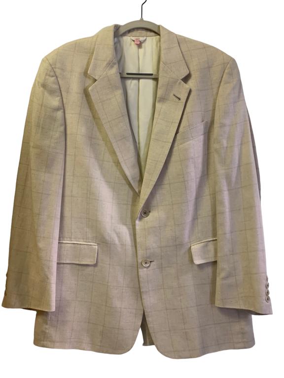 VTG BURBERRY CREAM COLOR BLAZER SIZE 42: VTG BURBERRY CREAM COLOR BLAZER -SIZE 42 JR 02/23