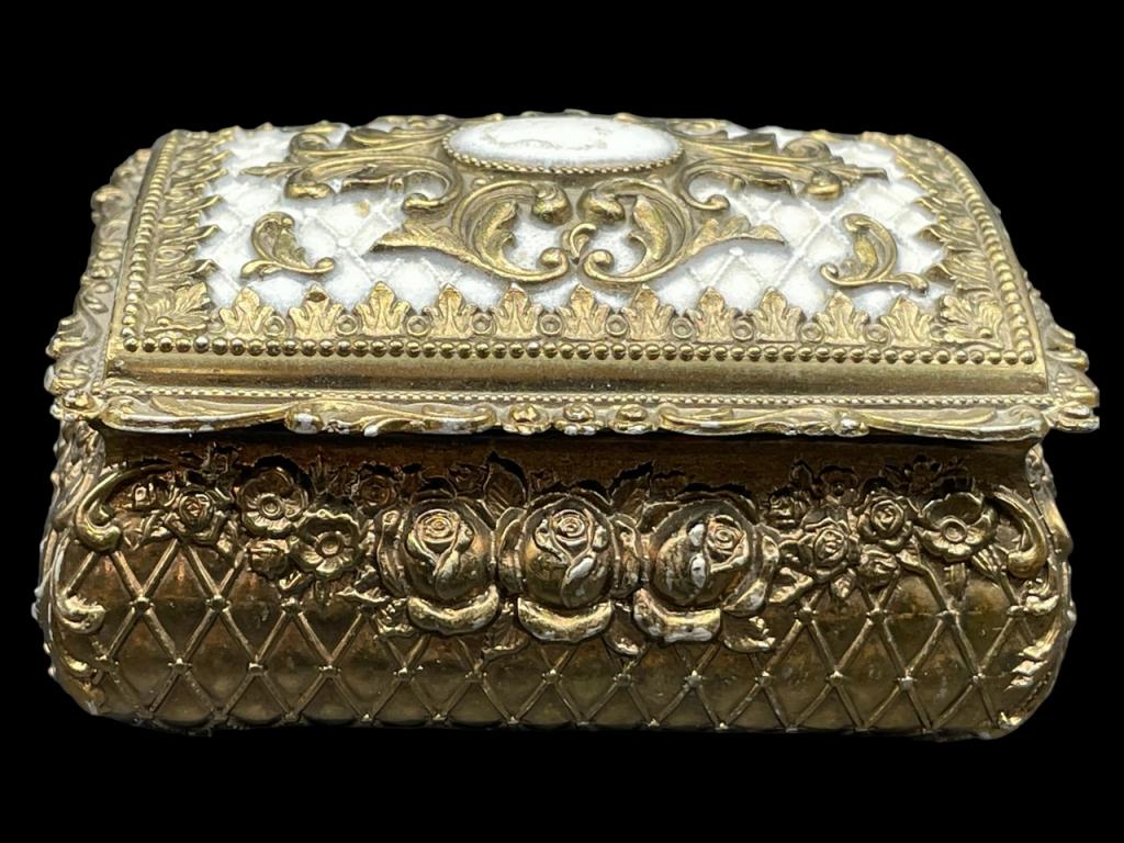 VINTAGE 1960S JAPANESE JEWELRY BOX 2" Mar 13, 2023 DejaVu Estate