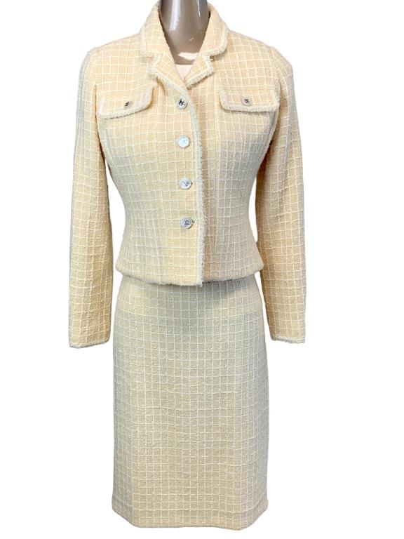 CLASSIC CHANEL TWEED PATTERN SKIRT SUIT: CLASSIC CHANEL TWEED PATTERN SKIRT SUIT -VERY GOOD PRE-OWNED CONDITION JR BTQ 03/15