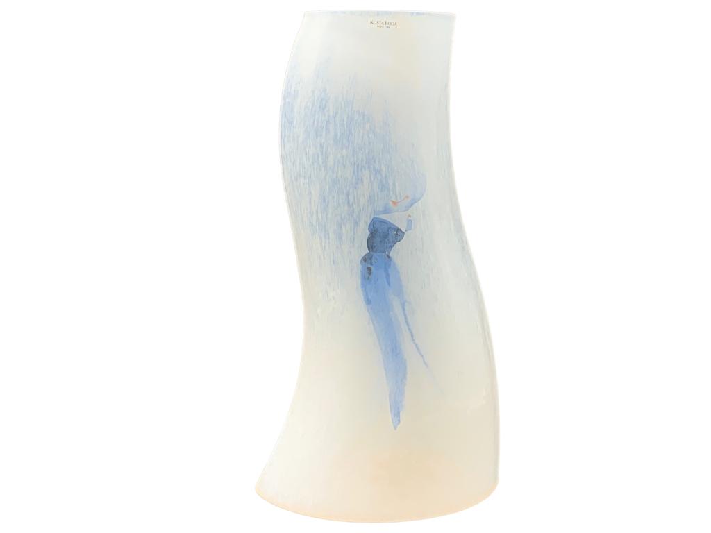 KJELL ENGMAN FOR KOSTA BODA "CATWALK" GLASS VASE: KJELL ENGMAN FOR KOSTA BODA "CATWALK" GLASS VASE -VERY GOOD PRE-OWNED CONDITION THIS ITEM IS LOCATED OFF-SITE. All items off-site must be picked up by confirmed online appointment on TUESDAY, MARCH 28