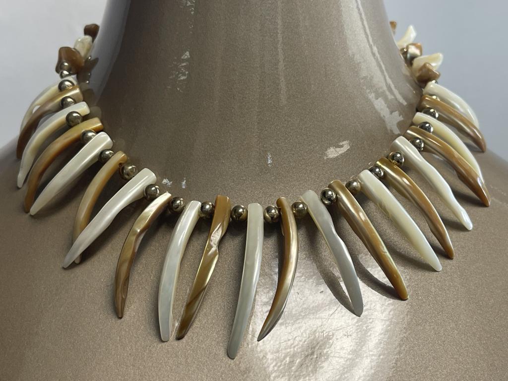 VTG KENNETH LANE STYLE GOLD TONE TRIBAL BEAD: VTG KENNETH LANE STYLE GOLD TONE TRIBAL BEAD CHAIN DAGGERS BOMNE CLAW JEWLERY