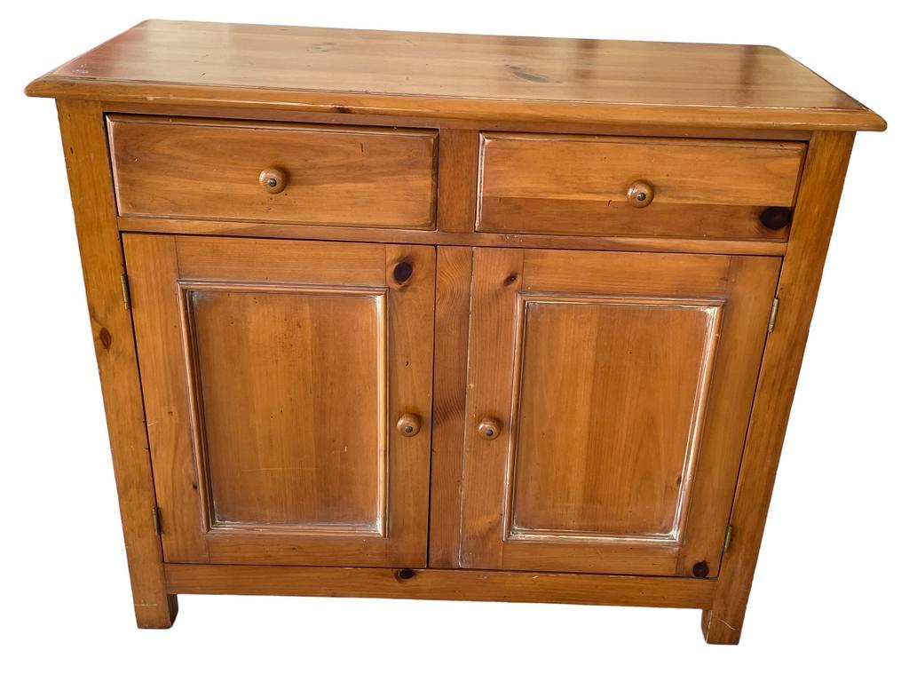 VINTAGE SOUTHERN FURNITURE SIDEBOARD CABINET 42" (1 of 6)