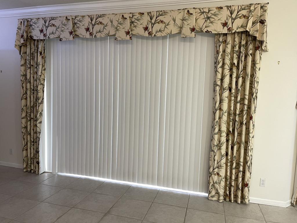 GORGEOUS DESIGNER BUTTERFLY MOTIF PANEL DRAPES: GORGEOUS DESIGNER BUTTERFLY MOTIF PANEL DRAPES -VERY GOOD CONDITION