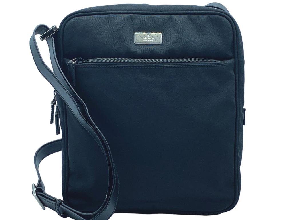 GUCCI BLACK FRONT ZIP POCKET CROSSBODY (1 of 5)