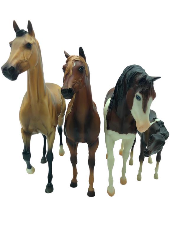LOT OF 4 BREYER STYLE  MODEL HORSES (1 of 3)