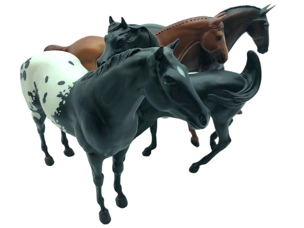 LOT OF 3 BREYER STYLE  MODEL HORSES (1 of 4)