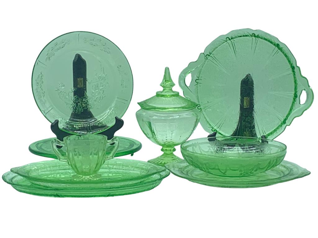 VTG FEDERAL GREEN DEPRESSION GLASS LOT (8) (1 of 12)
