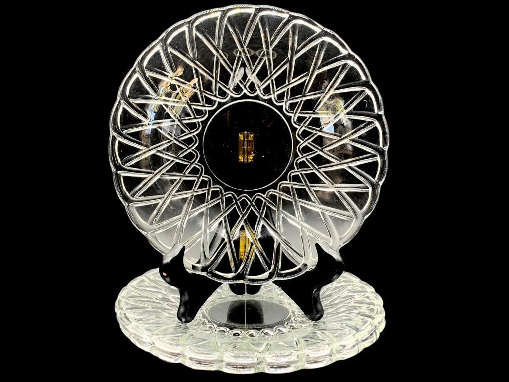 VTG DEPRESSION ERA CLEAR GLASS PLATES 8" (1 of 3)