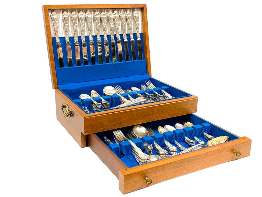 REED & BARTON STERLING SILVERWARE SET (124 PIECES) (1 of 7)
