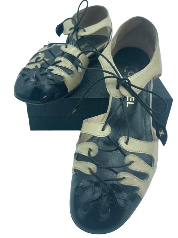 CHANEL NEUTRAL VTG INTERLOCKING CC SANDALS (1 of 3)