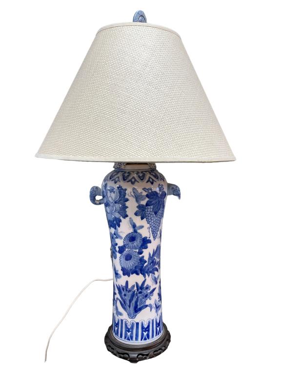 VINTAGE BLUE & WHITE ASIAN TABLE LAMP 28" (1 of 11)
