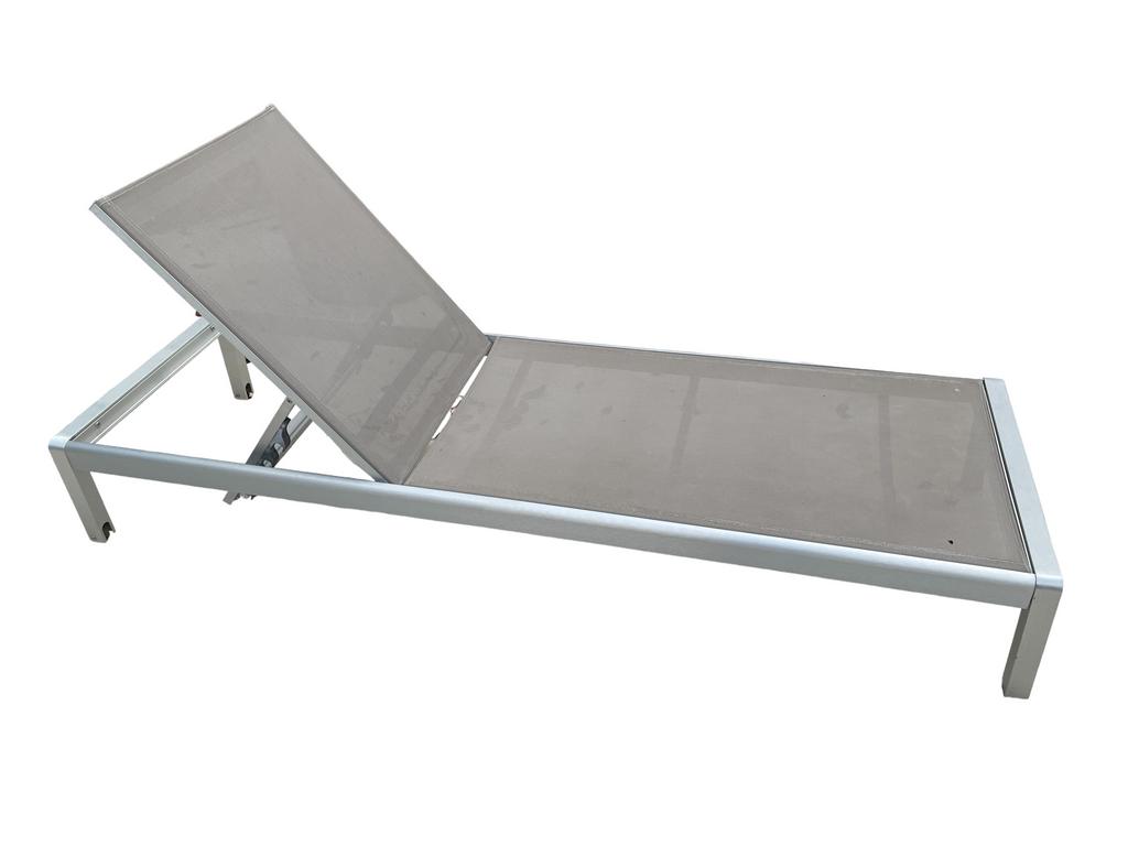 CASTELLE STYLE ALUMINIUM OUTDOOR LOUNGE CHAIR: CASTELLE STYLE ALUMINIUM RECLINING OUTDOOR CHAISE LOUNGE CHAIR-3 OF 3 SIMILAR-11" X 77.5" X 25" APPROX-GOOD PRE OWNED CONDITION, WEAR CONSISTENT WITH LIGHT USE OUTDOORS, STAIN-DP42723