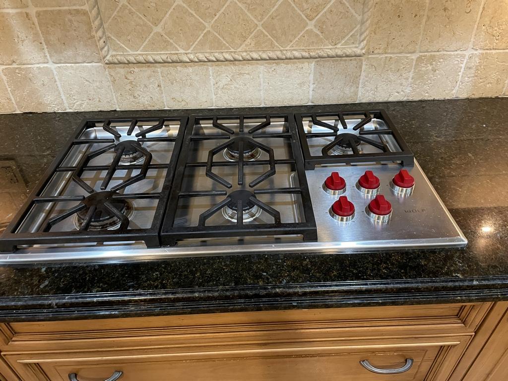 WOLF 36" BUILT IN GAS 5 BURNER COOKTOP CG365P (1 of 4)