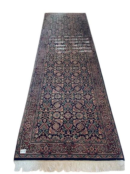 ORIENTAL RUG - RUNNER 8' (1 of 3)