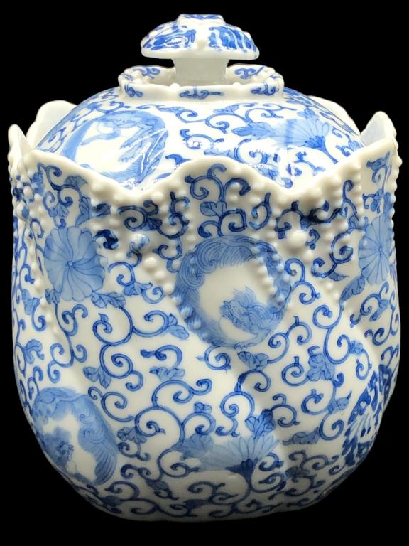 CHINESE BLUE AND WHITE PORCELAIN  BISCUIT JAR (1 of 5)