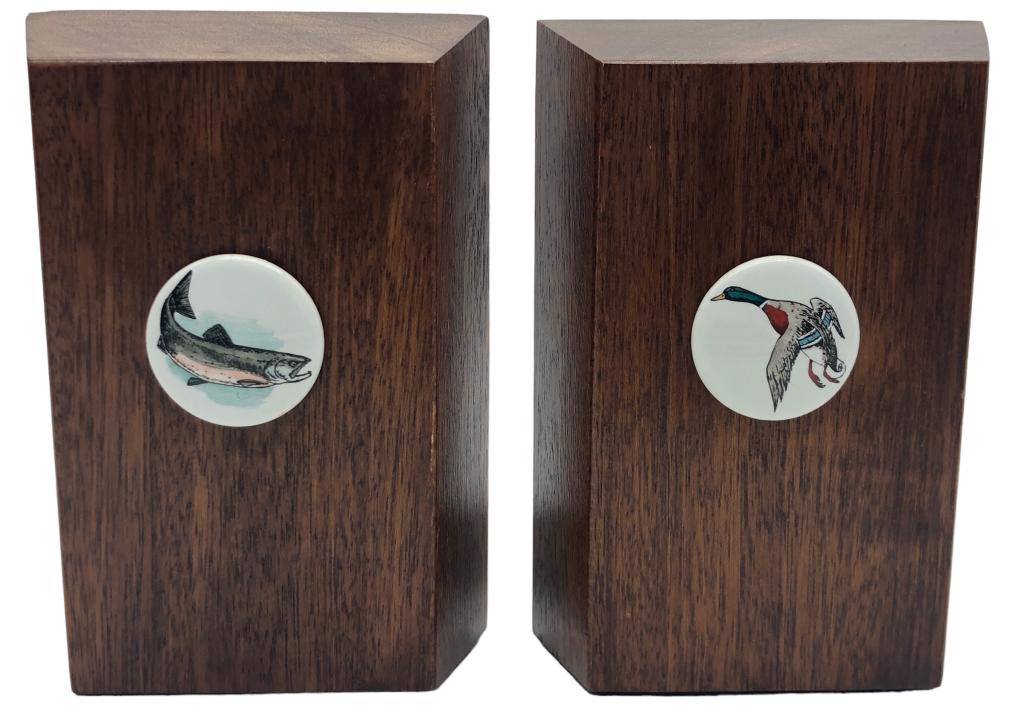 MID-CENTURY MODERN WOOD BLOCK BOOKENDS-2: MID-CENTURY MODERN WOOD BLOCK BOOKENDS-2 -VERY GOOD CONDITION-SIZE: 7" X 4"-2KA 5/30/23 BTQ