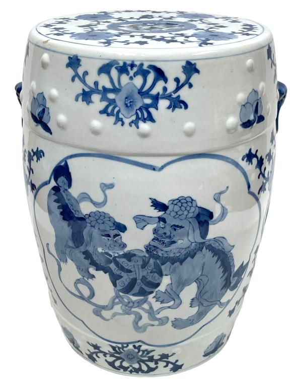 VTG BLUE  & WHITE ASIAN STYLE CERAMIC GARDEN STOOL (1 of 7)