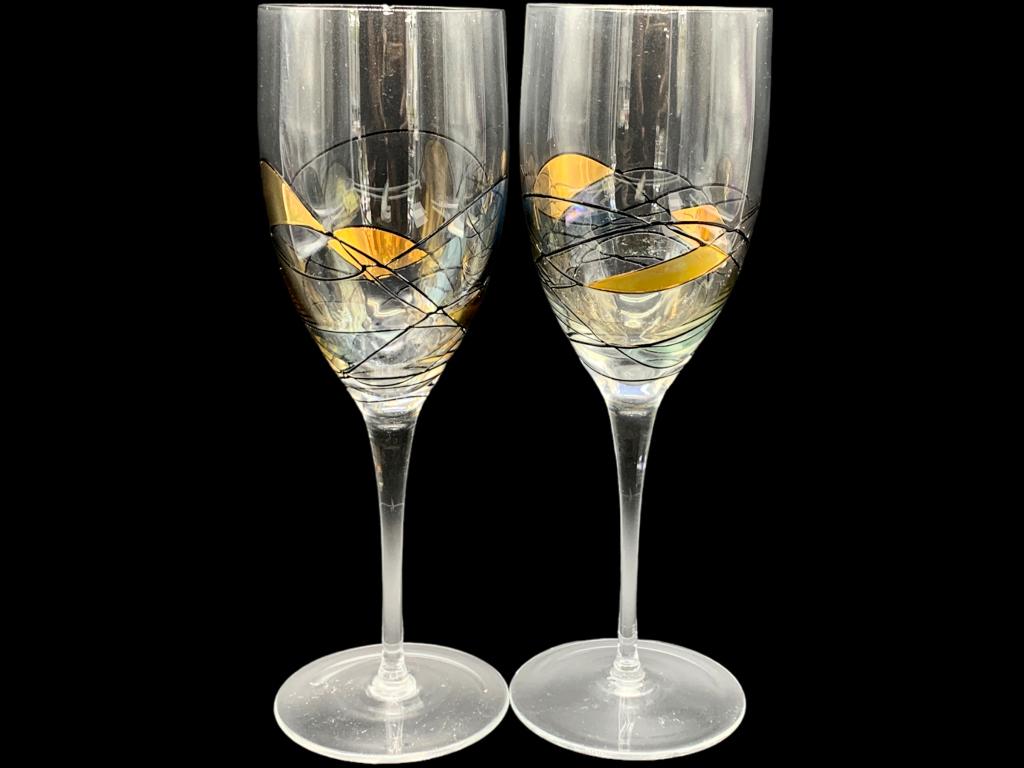 ROMAINIAN STYLE MOSAIC GOLD CALYPSO WINE GLASSES 2: -ROMAINIAN STYLE MOSAIC & GOLD CALYPSO PATTERN WINE GLASSES -SET OF 2 (10") GLASSES -PREOWNED CONDITION -SMALL NIK TO EDGE PLEASE SEE ALL PHOTOS JR BTQ WHT SLD CSE 04/14