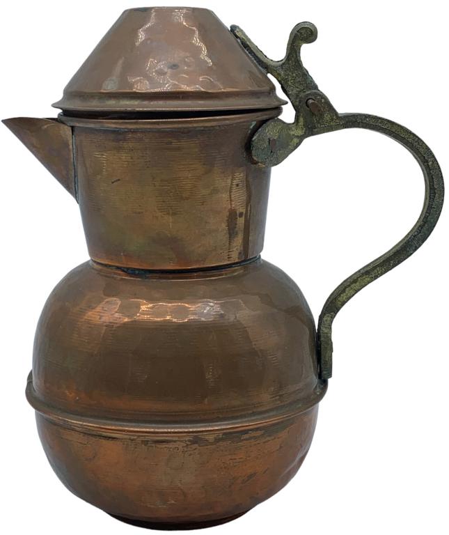 VTG TRADITIONAL RUSTIC BRASS ORIENTAL TEAPOT: VTG TRADITIONAL RUSTIC BRASS ORIENTAL TEAPOT -VERY GOOD CONDITION-MATERIAL: BRASS-SIZE: 8.5" X 5"-KA 6/6/23 BAG RM