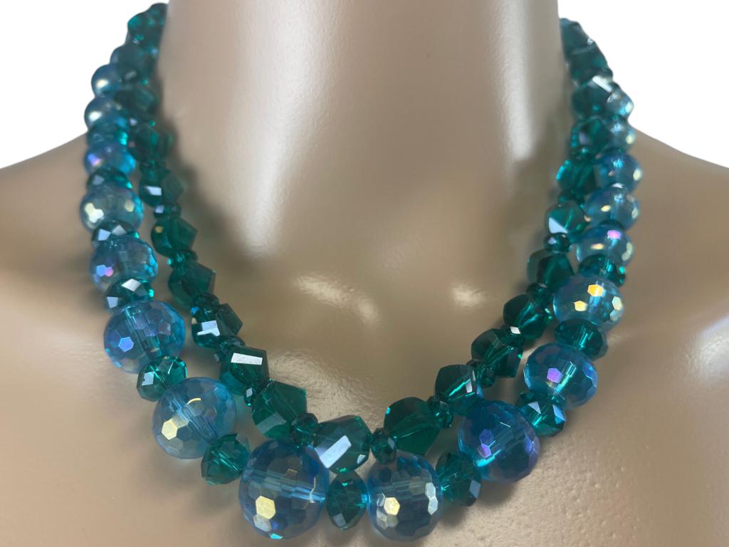 HANDMADE CZECH CRYSTAL AQUA GREEN NECKLACE: HANDMADE CZECH CRYSTAL AQUA GREEN NECKLACE-COLOR: AQUA GREEN, BLUE-CZECH CRYSTAL CLASP BTQ