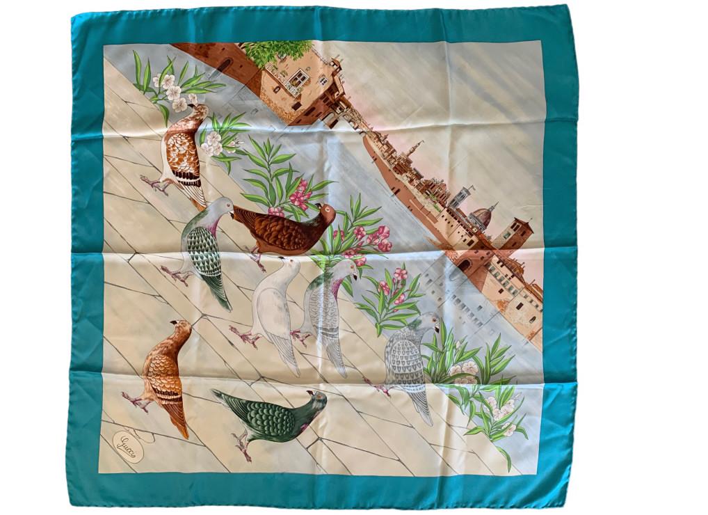 VTG GUCCI SQUARE SILK SCARF 34" (1 of 2)