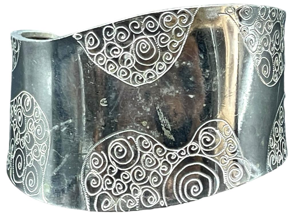 STERLING SILVER HAMMERED CUFF BRACELET 40G (1 of 5)