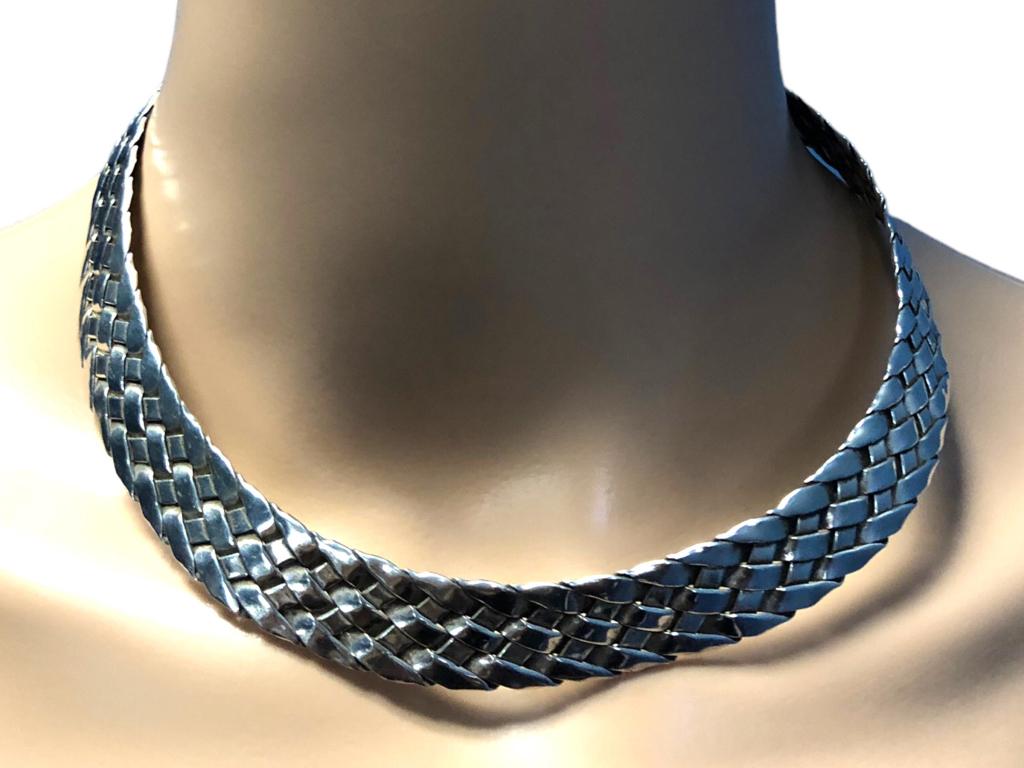 STERLING SILVER ARTISAN TRIBAL WOVEN CHOKER: STERLING SILVER ARTISAN TRIBAL WOVEN CHOKER -VERY GOOD CONDITION-COLOR: SILVER-TOTAL WEIGHT IN GRAMS: 24.8-SIZE:6"-KA 6/19/23 FRO