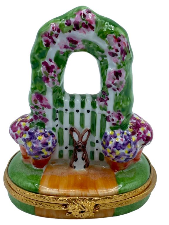 VINTAGE LIMOGES FRANCE SPRING GARDEN TRINKET BOX (1 of 7)