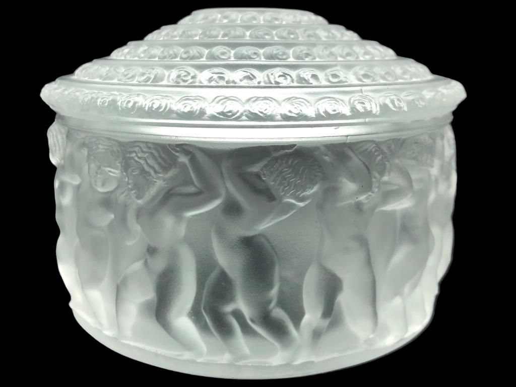 LALIQUE FRANCE CRYSTAL ENFANTS POWDER BOX 4": -LALIQUE FRANCE CRYSTAL ENFANTS POWDER BOX -René Lalique French frosted crystal powder jar.-SIZE: 4" X 4" -GOOD CONDITION-JR SR WAL 06/14