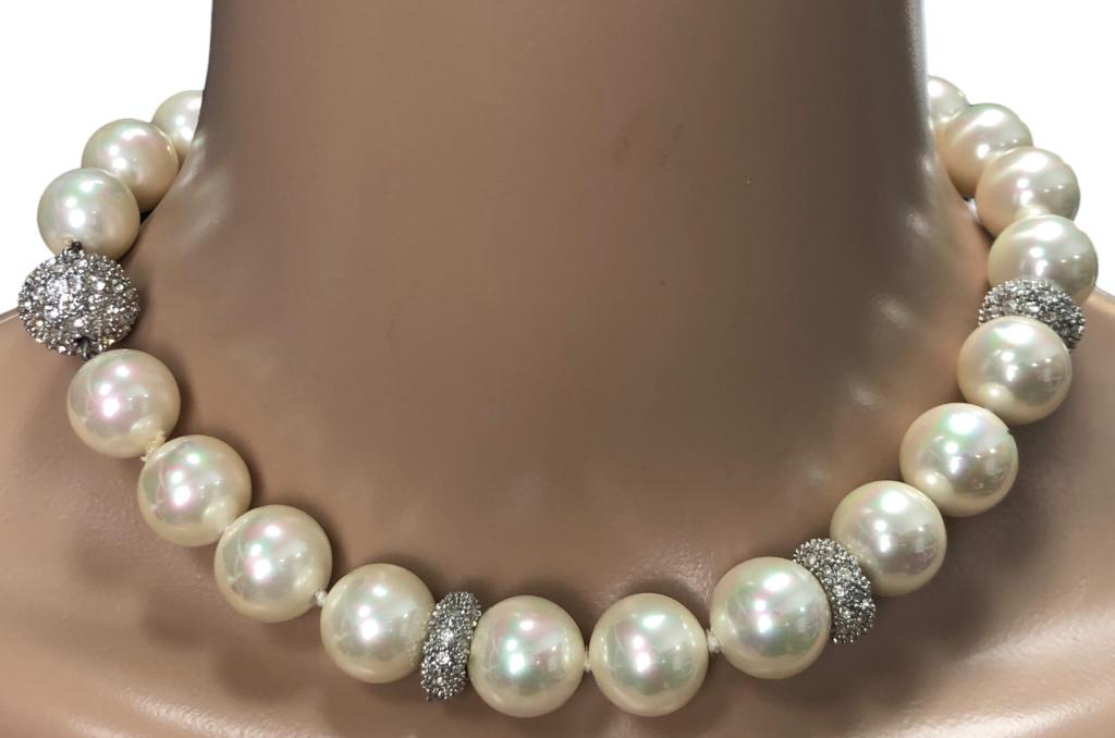 LYDELL STYLE RHINESTONE & PEARL COLLAR NECKLACE: LYDELL STYLE RHINESTONE & PEARL COLLAR NECKLACE -VERY GOOD CONDITION-MATERIAL: PEARL AND RHINESTONE-"-KA 6/22/23 FRO
