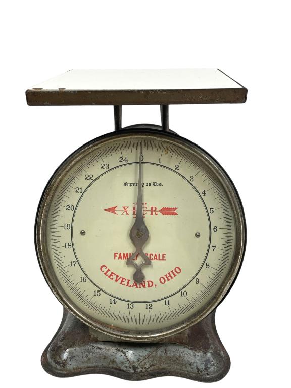 VINTAGE FAMILY SCALE CLEVELAND OHIO (1 of 8)