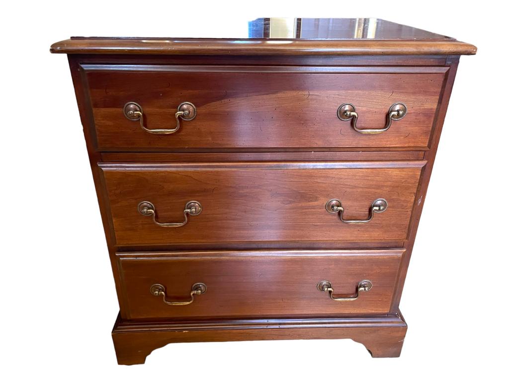 TRADITIONAL WOOD SIDE TABLE DRESSER 24": TRADITIONAL WOOD END TABLE NIGHTSTAND DRESSER-24" HX 22.5" L X 14" D APPROX-PRE OWNED CONDITION, WEAR-DP71823