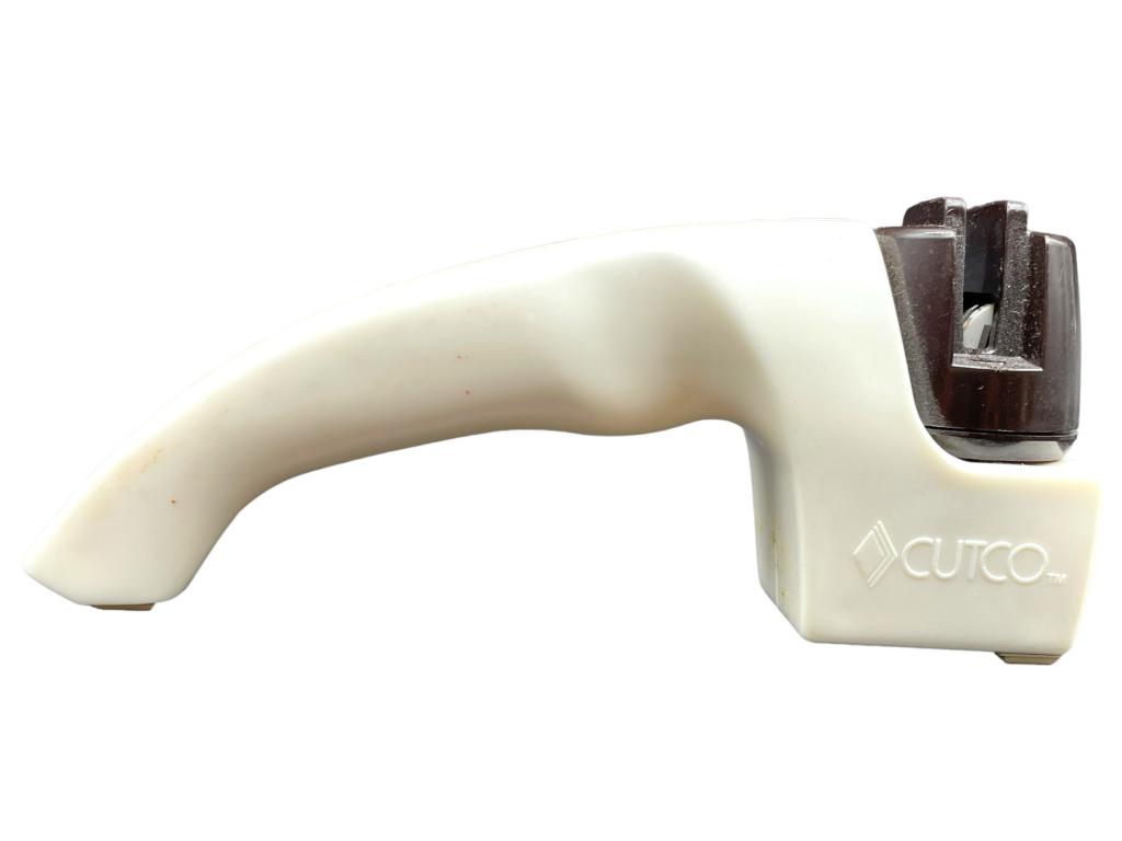 VTG CUTCO HANDHELD PULL THROUGH KNIFE SHARPENER (1 of 6)