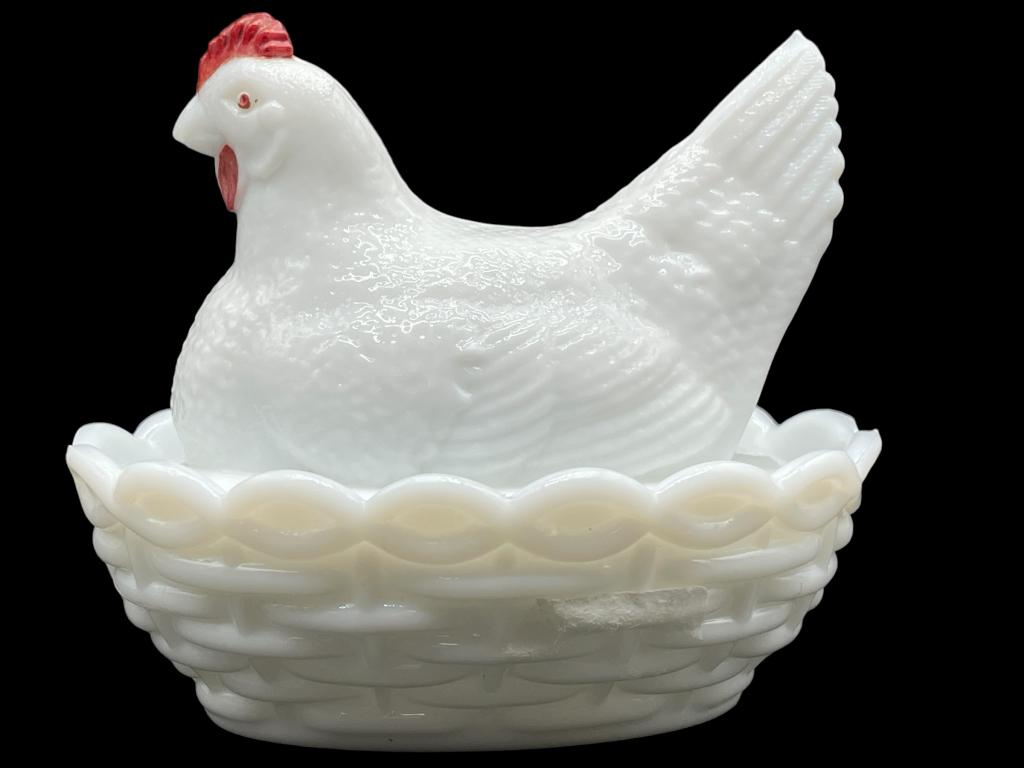 VINTAGE MID CENTURY MILK GLASS CHICKEN ON NEST 3" (1 of 8)