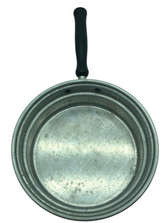 LUSTRE CRAFT STYLE SKILLET FRY PAN 8": LUSTRE CRAFT STYLE SKILLET FRY PAN -GOOD PREOWNED CONDITION-SIZE: 2.5" X 8"-MATERIAL: METALKA 7/20/23 BCK SHO