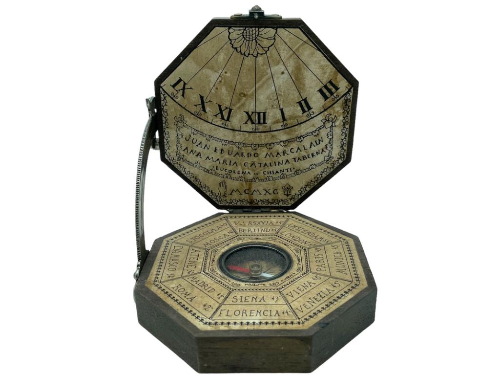 MID CENTURY SUNDIAL COMPASS 4": MID CENTURY SUNDIAL COMPASS -GOOD PREOWNED CONDITION -SIZE: 4"-7/20/23 BTQ