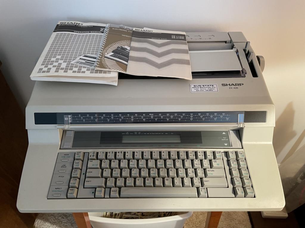 SHARP ZX-426 TYPEWRITTER: SHARP ZX-426 TYPEWRITTER