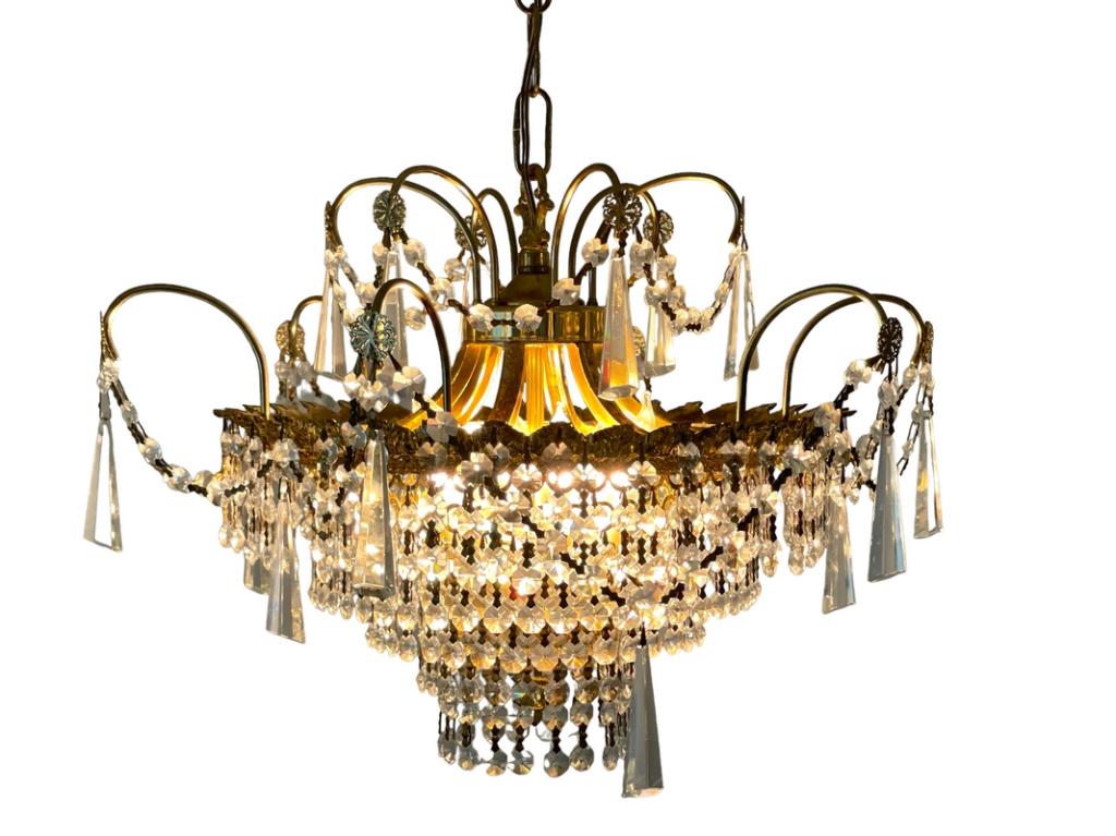 VINTAGE REGENCY STYLE CRYSTAL CHANDELIER 16" (1 of 10)