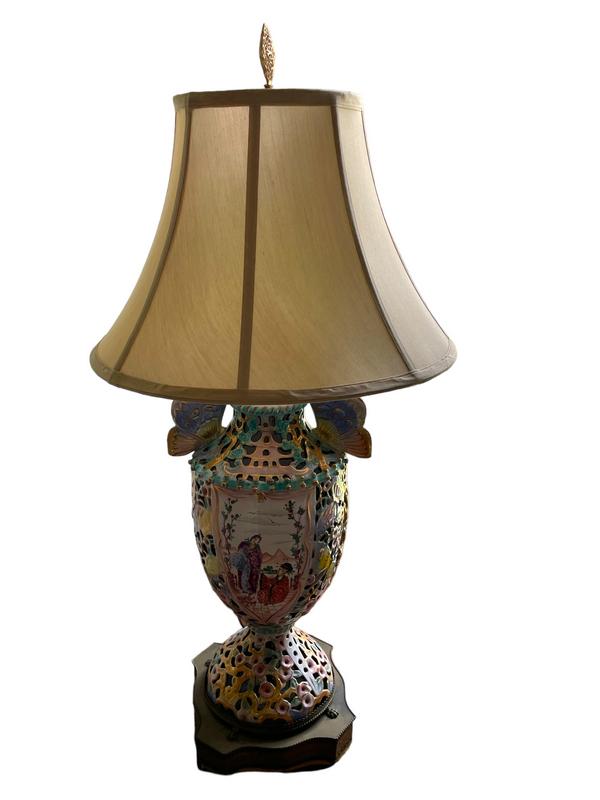 VTG RETICULATED URN LAMP WITH BUTTERFLY HANDLES (1 of 6)