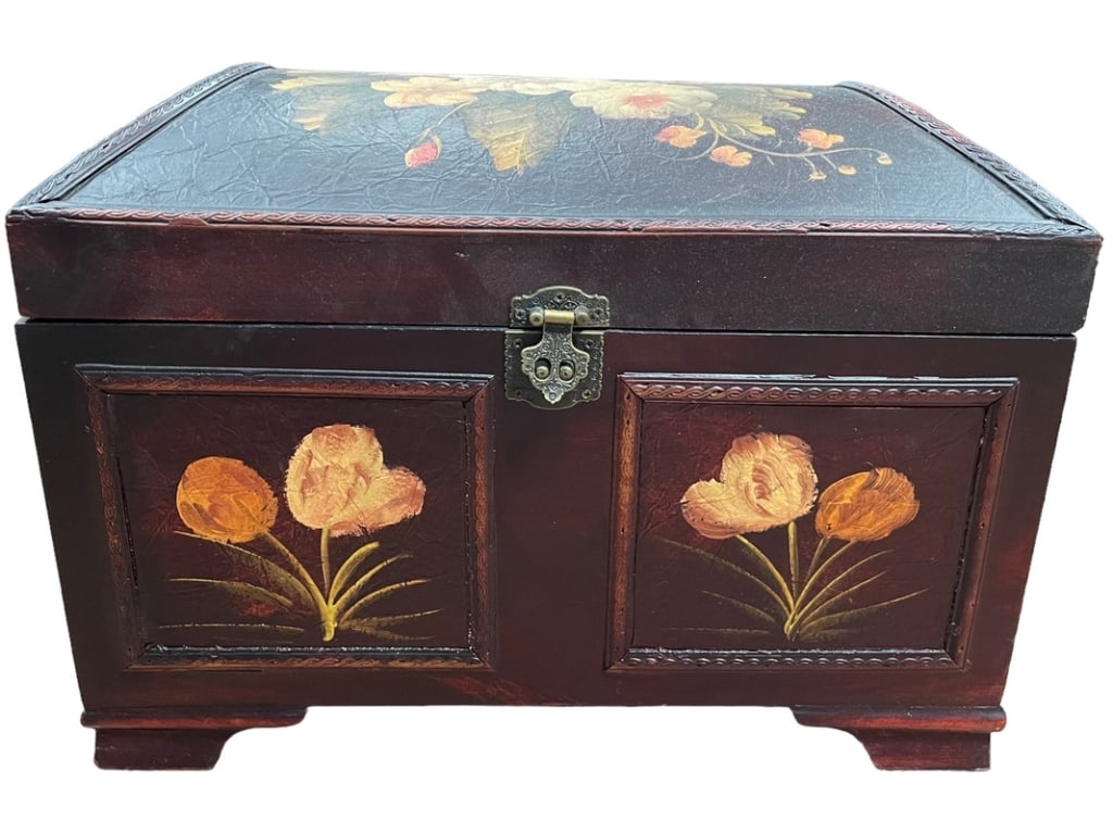 LRG ORNATE WOODEN CHEST: -LRG ORNATE WOODEN CHEST -HAND PAINTED FLORAL DECORATION AND BRONZE FITTINGS-GOOD VINTAG CONDITION -JR SR 08/02