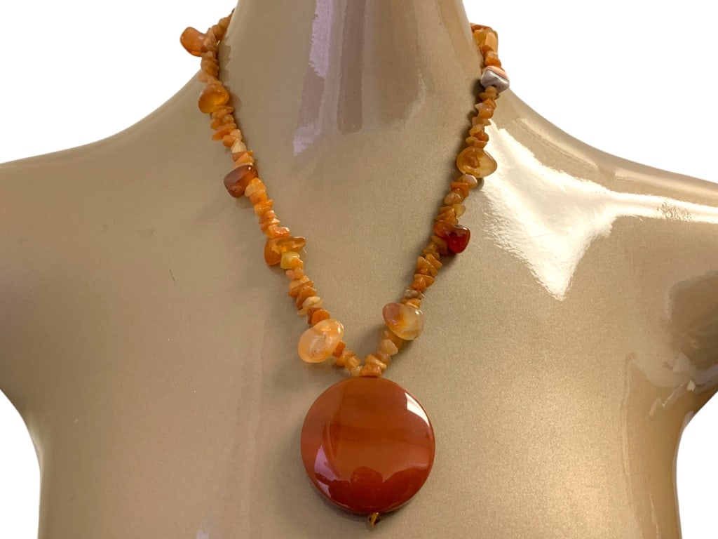 ARTISAN ORANGE CARNELIAN AND AMBER JADE NECKLACE: ORANGE CARNELIAN AND AMBER JADE NECKLACE