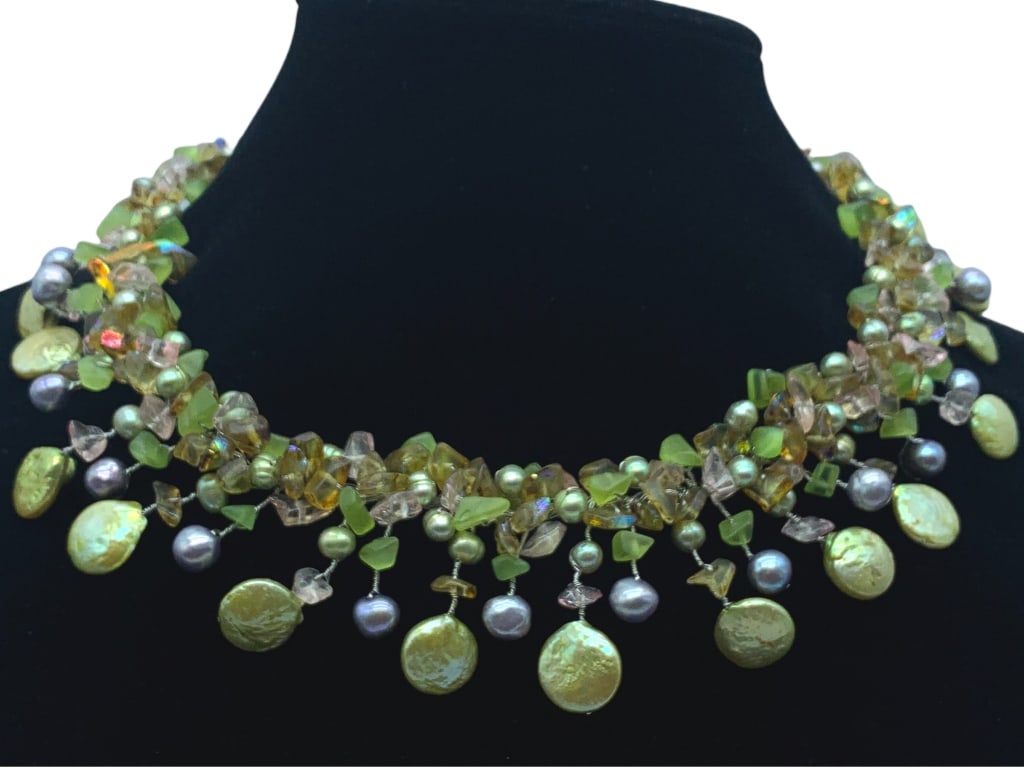 ARTISAN GREEN CRYSTAL COLLAR NECKLACE 16": -ARTISAN GREEN CRYSTAL COLLAR NECKLACE 16" -SIZE: 16"LJR SR 08/07