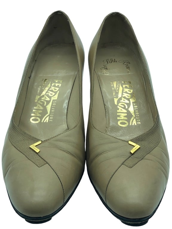 SALVATORE FERRAGAMO BEIGE LEATHER PUMPS SZ:8.5: SALVATORE FERRAGAMO BEIGE LEATHER PUMPS-GOOD PREOWNED CONDITION. WEAR CONSISTENT WITH AGE & USE-SIZE: 8 1/2-COLOR: BEIGE/ TAN-KA 8/8/23 BTQ