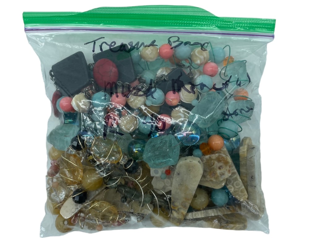 TREASURE BAG OF MIXED MINERALS, STONES FOR JEWELRY (1 of 2)