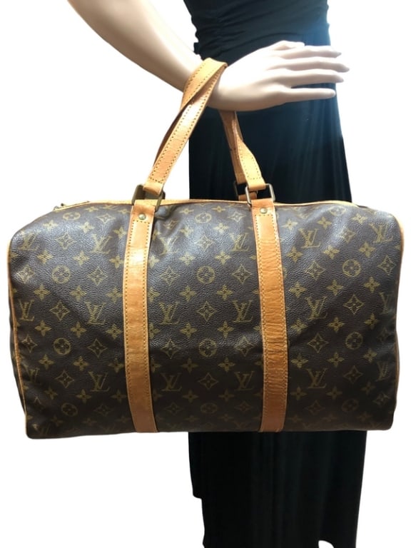 LOUIS VUITTON SAC SOUPLE HANDBAG SIZE 45: LOUIS VUITTON SAC SOUPLE HANDBAG- SIZE 45 -BROWN COATED CANVAS -MONOGRAM CANVAS -VACHETTA WITH GOLDEN BRASS HARDWARE- 17.5*10.5*8.5 INCHES- CONDITION RATING B -DV5- AAO2559